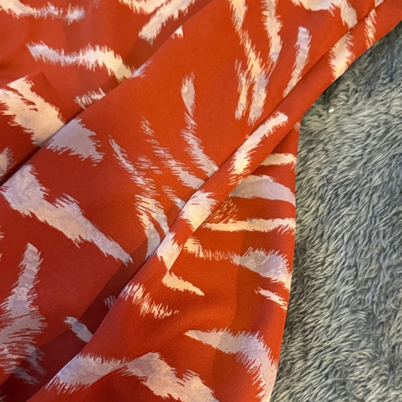 Bold elements cinched front blouse - Picture 6 of 10